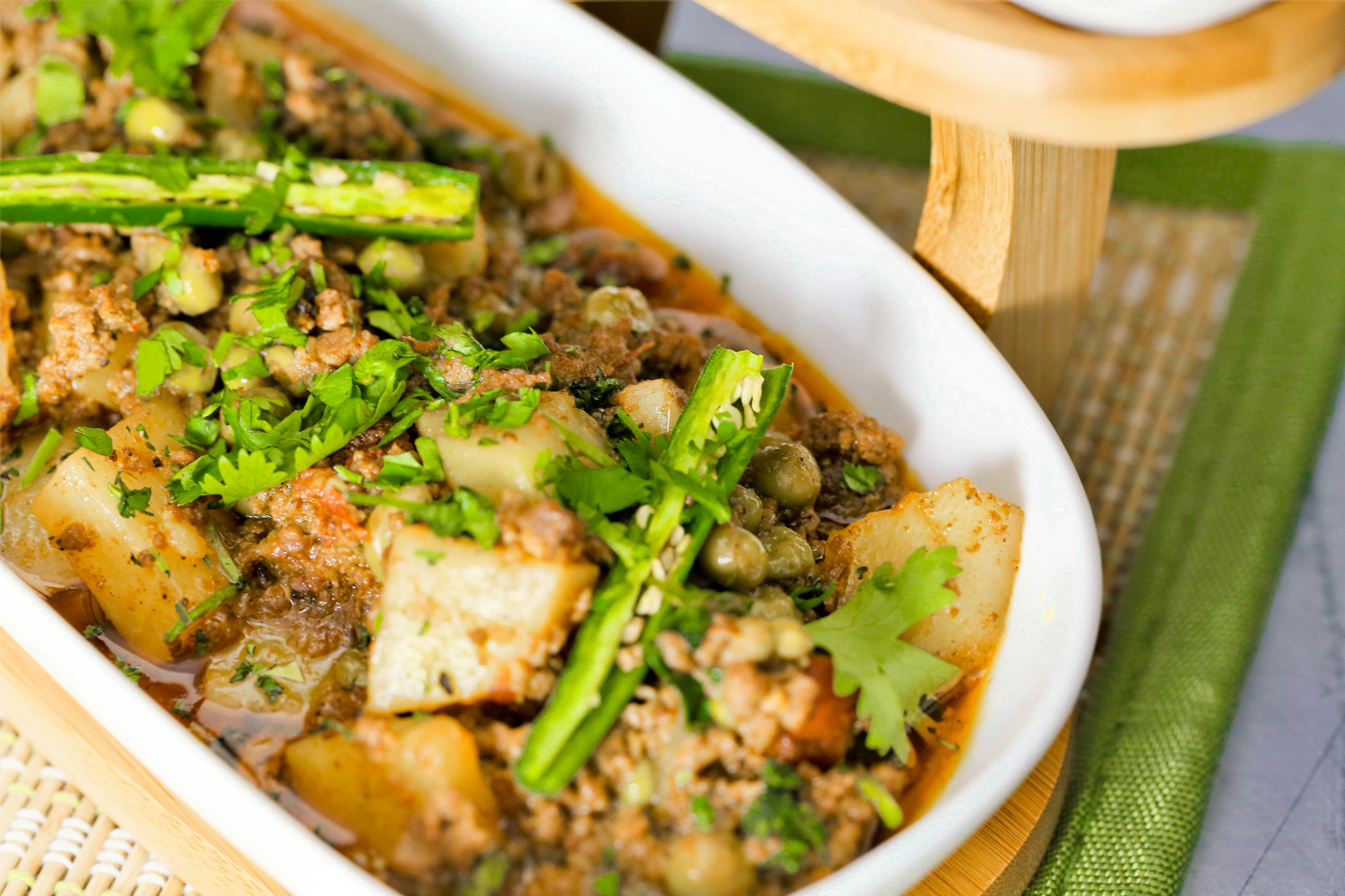 Aloo Matar Qeema